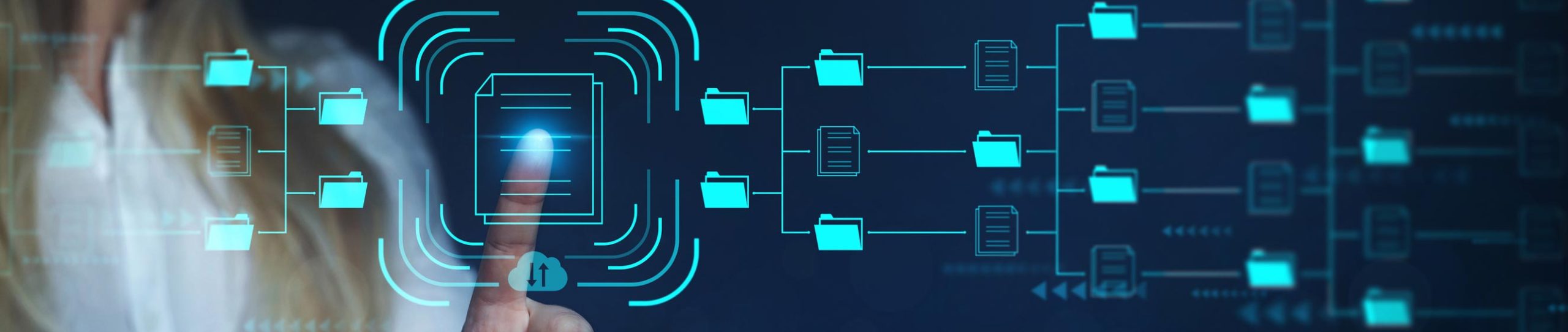 Finger tippt auf leuchtendes Dokument-Icon; Cloud-Symbol und vernetzte Ordner visualisieren digitale Dateiablage und Workflow. Finger tippt auf leuchtendes Dokument-Icon; Cloud-Symbol und vernetzte Ordner visualisieren digitale Dateiablage und Workflow.